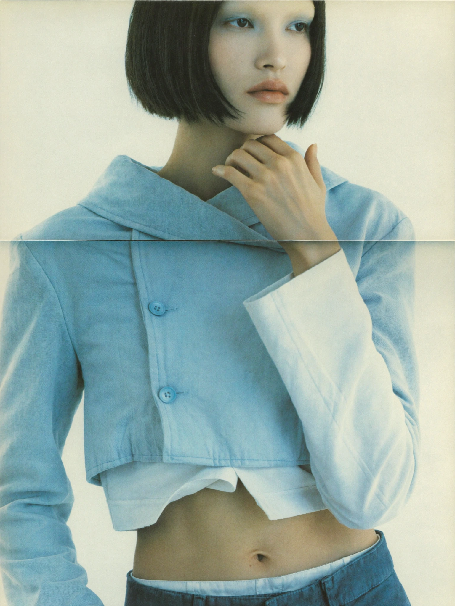 Portrait de personnage en veste bleue