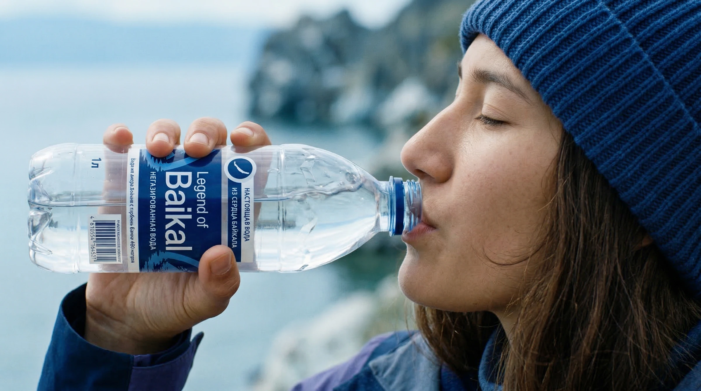 Produktwerbebild: Figur mit einer Baikal-Getränkeflasche